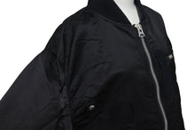 Load image into Gallery viewer, 極美品 sacai サカイ MA-1 ジャケット 21-02523M サイズ3 ブラック ナイロン 切り返しデザイン 21SS 中古 4c074758