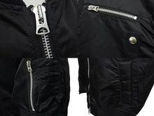 Load image into Gallery viewer, 極美品 sacai サカイ MA-1 ジャケット 21-02523M サイズ3 ブラック ナイロン 切り返しデザイン 21SS 中古 4c074758