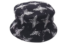 Load image into Gallery viewer, CHANEL シャネル バケットハット ツイード 帽子 サイズL ロゴ刺繍 ブラック ホワイト コットン 美品 中古 4c074797