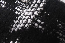 Load image into Gallery viewer, CHANEL シャネル バケットハット ツイード 帽子 サイズL ロゴ刺繍 ブラック ホワイト コットン 美品 中古 4c074797