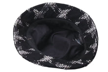 Load image into Gallery viewer, CHANEL シャネル バケットハット ツイード 帽子 サイズL ロゴ刺繍 ブラック ホワイト コットン 美品 中古 4c074797