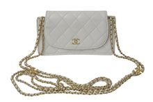 Load image into Gallery viewer, CHANEL シャネル チェーンウォレット ショルダーバッグ ココマーク ホワイト ラムスキン ランダム番台 ゴールド金具 美品 中古 4c074826