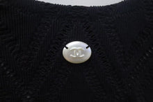 Load image into Gallery viewer, 極美品 CHANEL シャネル ワンピース ノースリーブ レース ココマーク ブラック サイズ38 中古 4c074856