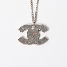 Load image into Gallery viewer, CHANEL シャネル ネックレス ココマーク ボーダー オレンジ ピンク シルバー ボーダー 重量約9.47g 05P刻印 美品 中古 4c074894