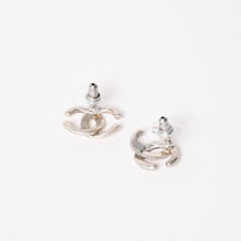 Load image into Gallery viewer, CHANEL シャネル ピアス イヤリング Silver シルバー ココマーク 重量約3.47g 01P刻印 美品 中古 4c074902