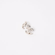 Load image into Gallery viewer, CHANEL シャネル ピアス イヤリング Silver シルバー ココマーク 重量約3.47g 01P刻印 美品 中古 4c074902