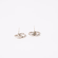 Load image into Gallery viewer, CHANEL シャネル ピアス イヤリング Silver シルバー ココマーク 重量約3.47g 01P刻印 美品 中古 4c074902