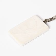 Load image into Gallery viewer, CHANEL シャネル プレートネックレス ネックレス ホワイト×シルバー シルバーチェーン 重量約16.63g 美品 中古 4c074903