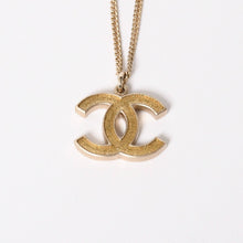 Load image into Gallery viewer, 極美品 CHANEL シャネル ネックレス ココマーク ゴールドラメ ゴールド 重量約7.65g 07A刻印 中古 4c073903