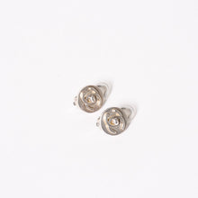 Load image into Gallery viewer, CHANEL シャネル ココマーク イヤリング アクセサリー 重量約6.12g 97A刻印 ボタン メタル シルバー 両耳用 美品 中古 4a003125