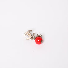 Load image into Gallery viewer, CHANEL シャネル ピアス イヤリング ココマーク レッドストーン ラインストーン 05C刻印 貝殻 美品 中古 4c061159