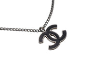 Load image into Gallery viewer, CHANEL シャネル ネックレス ココマーク アクセサリー 05A刻印 フランス製 メタル シルバー ブラック 美品 中古 4c074907