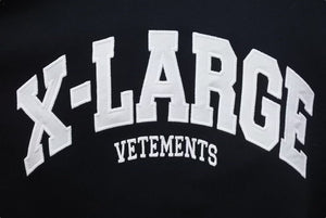 極美品 VETEMENTS ヴェトモン X-Large Logo Tee X-LARGEロゴ 半袖Tシャツ UE63TR860B サイズO ブラック 刺繍 中古 4c074972