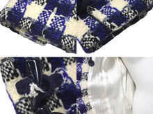 Load image into Gallery viewer, CHANEL シャネル ダッフルコート P29308V19352 サイズ38 ココマーク フード付き チェック柄 ブルー ブラック ホワイト 美品 中古 4c075094