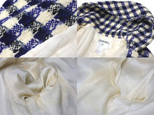 Load image into Gallery viewer, CHANEL シャネル ダッフルコート P29308V19352 サイズ38 ココマーク フード付き チェック柄 ブルー ブラック ホワイト 美品 中古 4c075094