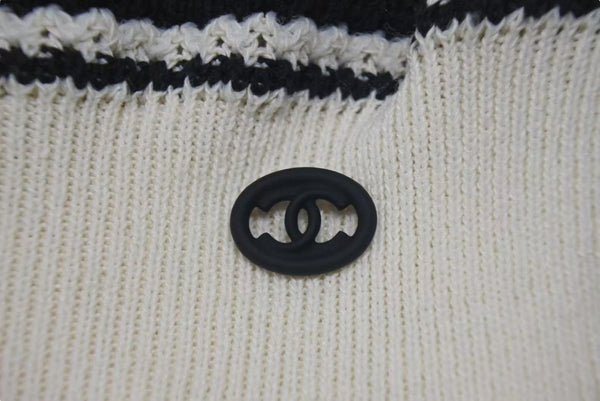 Very Good Condition CHANEL Childen Knit Sweater P60639K46411 Size 34 Here Mark V Neck Beige Black Used 4c075095