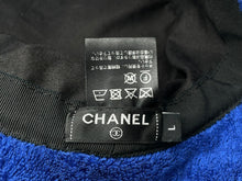 Load image into Gallery viewer, 極美品 CHANEL シャネル バケットハット ココマーク ロゴ WS4847 パイル地 サイズL ブルー 中古 4c075097