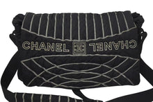 Load image into Gallery viewer, 極美品 CHANEL シャネル スポーツライン ココマーク ロゴ刺繍 ナイロン ショルダーバッグ メッセンジャーバッグ A32807 10番台 中古 4c075112