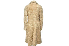 Load image into Gallery viewer, 極美品 CHANEL シャネル 00A シャギー コート ベージュ ナイロン ウール シルク P16477V08061 アウター サイズ34 中古 4c075113