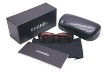 Load image into Gallery viewer, CHANEL シャネル サングラス 5060-B c.502/13 サイズ55□16 135 ココマーク ラインストーン ロゴ べっ甲カラー 美品 中古 4c075124