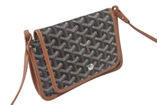Load image into Gallery viewer, GOYARD ゴヤール プリュメ ポーチウォレット ショルダーバッグ PLUMETPMLTY01CL03P PVC レザー シルバー金具 美品 中古 4c075153
