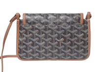 Load image into Gallery viewer, GOYARD ゴヤール プリュメ ポーチウォレット ショルダーバッグ PLUMETPMLTY01CL03P PVC レザー シルバー金具 美品 中古 4c075153
