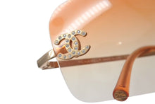 Load image into Gallery viewer, CHANEL シャネル リムレス サングラス 4017-D c.125/56 サイズ62□17 120 ココマーク ラインストーン オレンジ グラデーション 美品 中古 4c075191