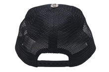 画像をギャラリービューアに読み込む, 極美品 CHROME HEARTS クロムハーツ トラッカーキャップ ハリウッド CHロゴ刺繍 クロスボール シルバー 925 ブラック 中古 4c075269