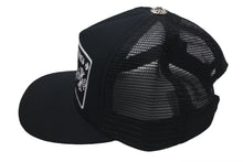 画像をギャラリービューアに読み込む, 極美品 CHROME HEARTS クロムハーツトラッカーキャップ ニューヨーク CHロゴ刺繍 クロスボール シルバー 925 ブラック 中古 4c075270