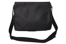 Load image into Gallery viewer, LOUIS VUITTON ルイヴィトン ダニエルMM ショルダーバッグ N58029 ダミエグラフィット ブラック シルバー金具 美品 中古 4c075299