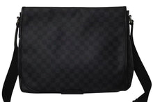Load image into Gallery viewer, LOUIS VUITTON ルイヴィトン ダニエルMM ショルダーバッグ N58029 ダミエグラフィット ブラック シルバー金具 美品 中古 4c075299