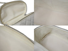 Load image into Gallery viewer, CHANEL シャネル チェーンバックパック リュック 26番台 ココマーク キルティング バニティ型 ホワイト クリア 美品 中古 4c075302