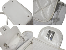 Load image into Gallery viewer, CHANEL シャネル チェーンバックパック リュック 26番台 ココマーク キルティング バニティ型 ホワイト クリア 美品 中古 4c075302