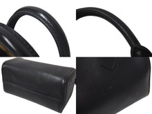 Load image into Gallery viewer, LOUIS VUITTON ルイヴィトン スピーディ30 ハンドバッグ M59032 エピレザー ブラック ゴールド金具 美品 中古 4c075317