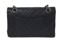 Load image into Gallery viewer, CHANEL シャネル マトラッセ 23cm Wチェーンショルダーバッグ Wフラップ 6番台 ラムスキン ココマーク ブラック 美品 中古 4c075396