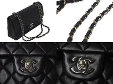 Load image into Gallery viewer, CHANEL シャネル マトラッセ 23cm Wチェーンショルダーバッグ Wフラップ 6番台 ラムスキン ココマーク ブラック 美品 中古 4c075396
