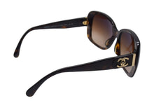 Load image into Gallery viewer, CHANEL シャネル ココマーク サングラス メガネ 5234-Q-A プラスチック レザー ブラウン ゴールド金具 サイズ57□16 美品 中古 4c075412