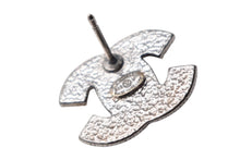 Load image into Gallery viewer, CHANEL シャネル ココマーク ピアス A12V刻印 重量約3.8g シルバー カラー ラインストーン 両耳用 ミル打ち 美品 中古 4c075341