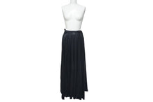 Load image into Gallery viewer, 極美品 ISSEY MIYAKE イッセイミヤケ プリーツロングスカート サイズ 3 ラメ加工 ブラック 中古 4c075445