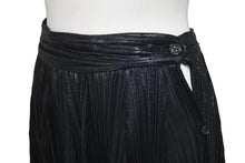 Load image into Gallery viewer, 極美品 ISSEY MIYAKE イッセイミヤケ プリーツロングスカート サイズ 3 ラメ加工 ブラック 中古 4c075445