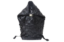Load image into Gallery viewer, BOTTEGA VENETA ボッテガヴェネタ カセット イントレチャート フォールドオーバー バックパック ブラック レザー 美品 中古 4c075460