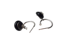 Load image into Gallery viewer, 極美品 CHANEL シャネル ピアス 両耳 ココマーク イタリア製 メタル シルバー ブラック シルバー金具 中古 4c075472