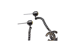 Load image into Gallery viewer, CHANEL シャネル ピアス 両耳 ココマーク ライトストーン イタリア製 06P メタル シルバー ブラック 美品 中古 4c075478
