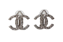 Load image into Gallery viewer, 極美品 CHANEL シャネル イヤリング 両耳 ココマーク A12A刻印 フランス製 メタル ラインストーン 2.7g シルバー金具 中古 4c075481