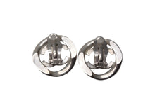 Load image into Gallery viewer, CHANEL シャネル ココマーク イヤリング くり抜き 04C刻印 フランス製 7.8g シルバー ライトグリーン 美品 中古 4c075484