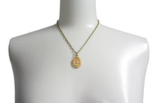 Load image into Gallery viewer, CHANEL シャネル ココマーク ネックレス オーバル ヴィンテージ アクセサリー フランス製 ゴールド 美品 中古 4c075489