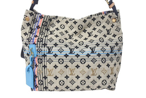 Like new LOUIS VUITTON Scrunchie Bohemian shoulder bag M40382 Beige Multicolor Gold hardware Used 4c075650