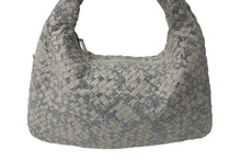 Load image into Gallery viewer, 極美品 BOTTEGAVENETA ボッテガヴェネタ ショルダーバッグ イントレチャート フリンジ ホーボー レザー アイボリー 中古 4c075652