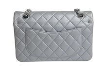Load image into Gallery viewer, CHANEL シャネル チェーンショルダーバッグ マトラッセ23 キャビアスキン シルバー シルバー金具 ランダムシリアル 中古 4c075675