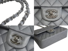Load image into Gallery viewer, CHANEL シャネル チェーンショルダーバッグ マトラッセ23 キャビアスキン シルバー シルバー金具 ランダムシリアル 中古 4c075675